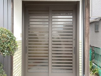 玄関ドアリフォーム 軽やかな開閉を実現した快適玄関ドア