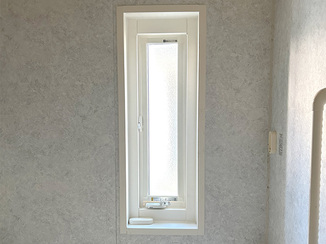 バスルームリフォーム 一日で完了！補助金利用でお得に交換した浴室窓