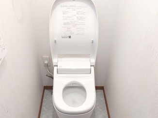 トイレリフォーム タンクレスにして空間すっきり、お手入れがしやすいレストルーム