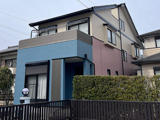 外壁・屋根リフォーム 玄関まわりを大胆なグリーンカラーで彩った外壁