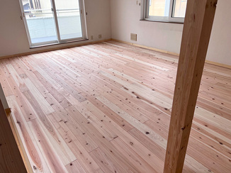 内装リフォーム 足元から木のぬくもりを感じる無垢の床